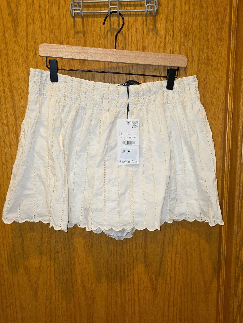 Zara Cream Eyelet Scalloped Hem Women’s Shorts